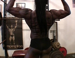 When ebony female bodybuilder Roxanne Edwards is in the SheMuscle gym, it’s impossible not to pay attention while she works out and poses her sculpted ebony muscles – the incredible abs, the perfect glutes and thighs, the lats, the vascularity - all demand...